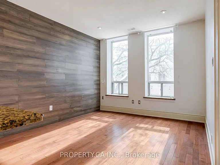 283 King St E #201 — Photo 9