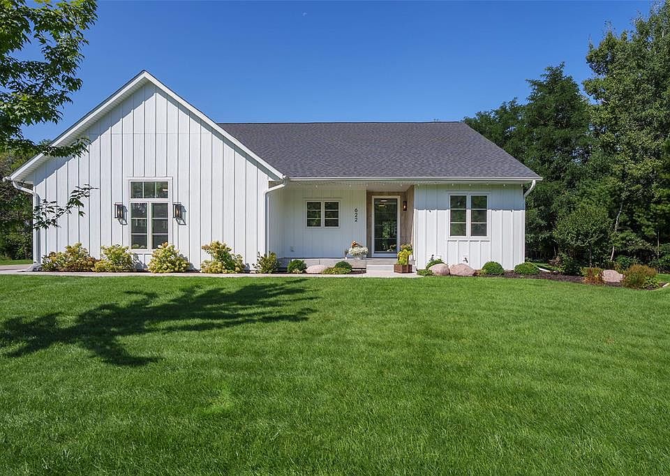 1st image of 622 Stelter Lane