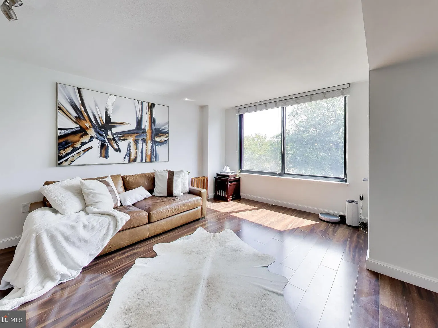 Midtown Alexandria Station Condo — Photo 4