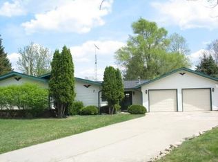 7 Maple Ct, Chelsea, MI 48118