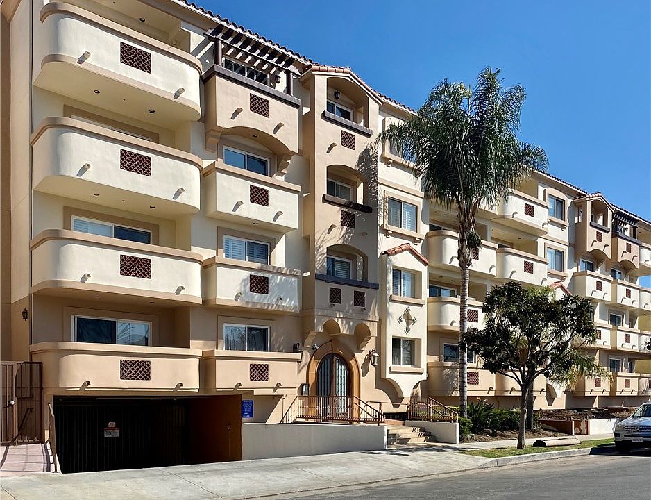 2nd image of 1246 Armacost Ave APT 302