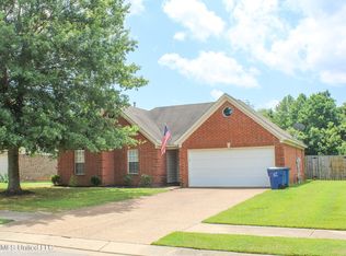 10561 Wyckford Dr, Olive Branch, MS 38654