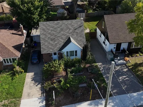 186 Highland Rd E, Kitchener, ON N2M 3W2
