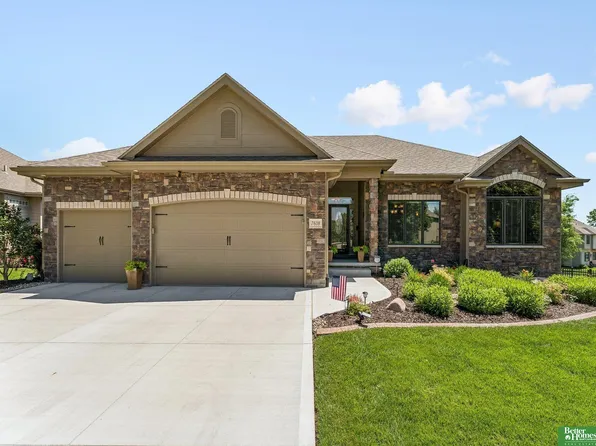 7608 Crawford St, Papillion, NE 68046