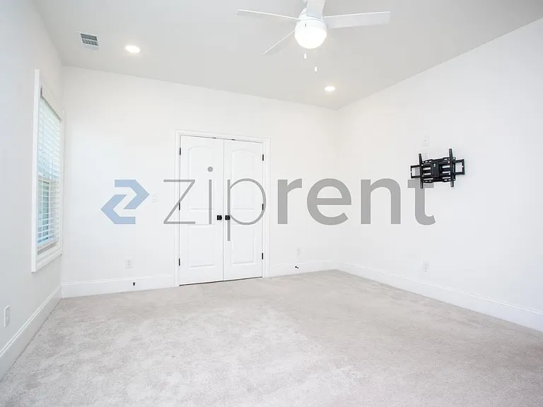 139 W Deaderick St — Photo 25