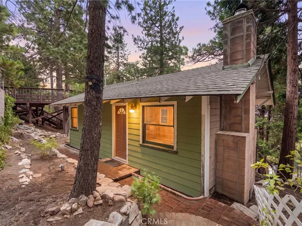 31669 Panorama Dr, Running Springs, CA 92382