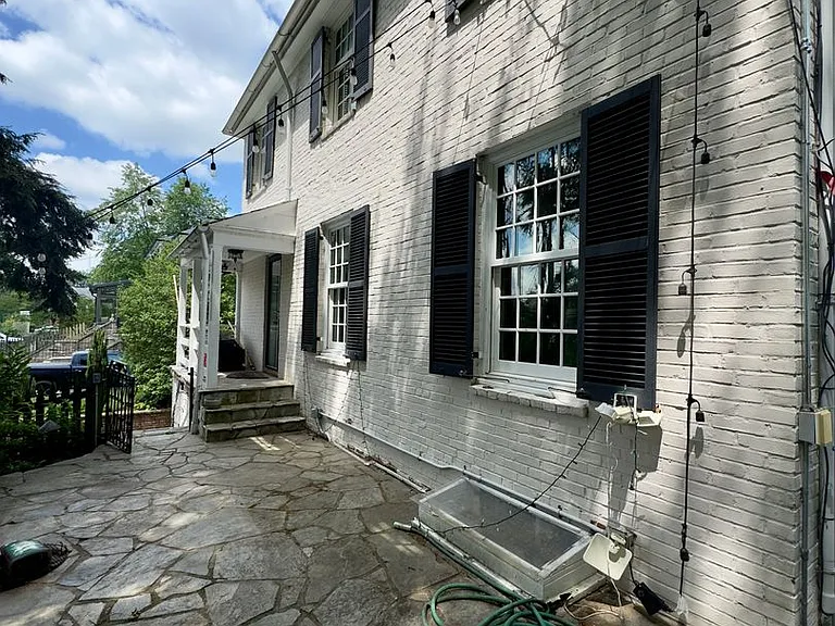 115 E Northern Pkwy — Photo 46