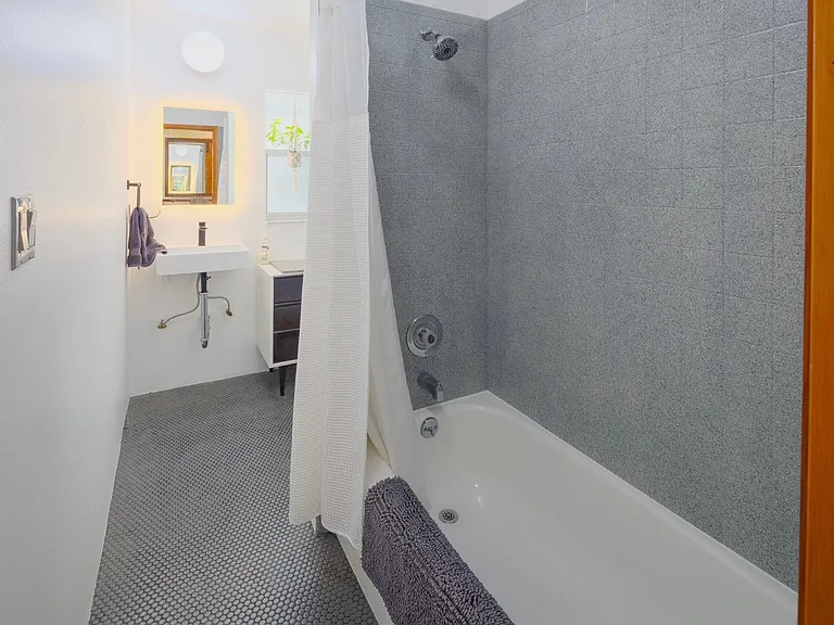 5500 Queenswood Dr — Photo 19