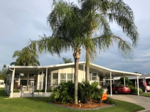 2nd image of 8123 Lemonwood Dr S