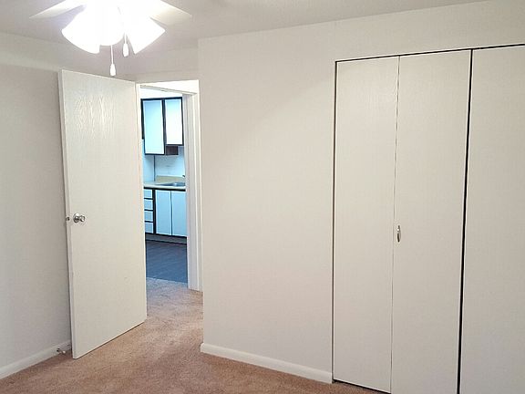 4th image of 207 Falls Ct APT D