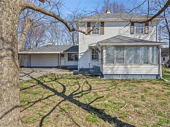2nd image of 3224 Hiawatha Dr