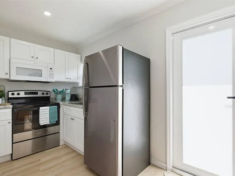 2147 Washington Ave #A — Photo 8