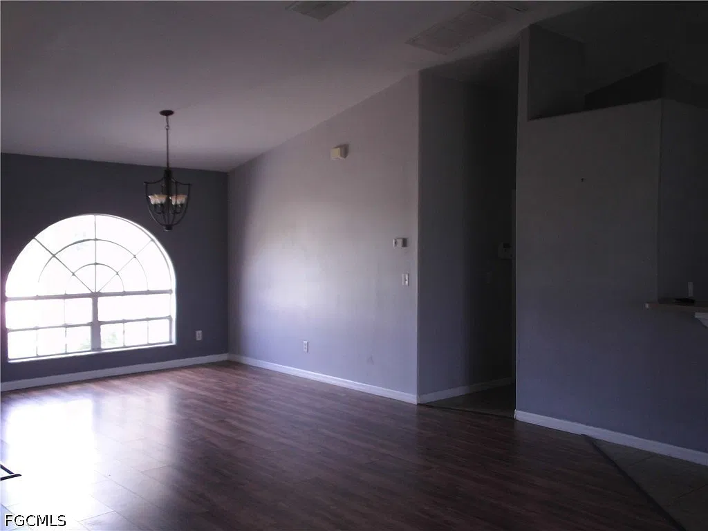 3 bed, 2.0 bath, 1705 sqft, $1,700 — Photo 3
