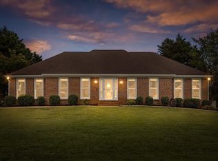 306 Shadow Walk Dr, Chattanooga, TN 37421