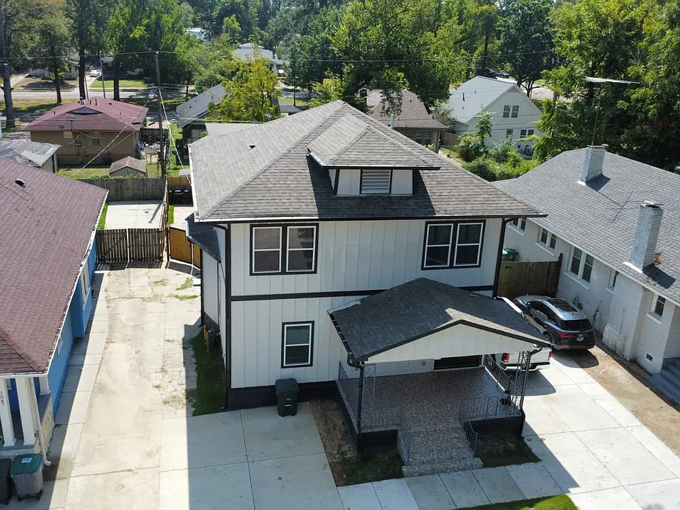 1043 Faxon Ave
