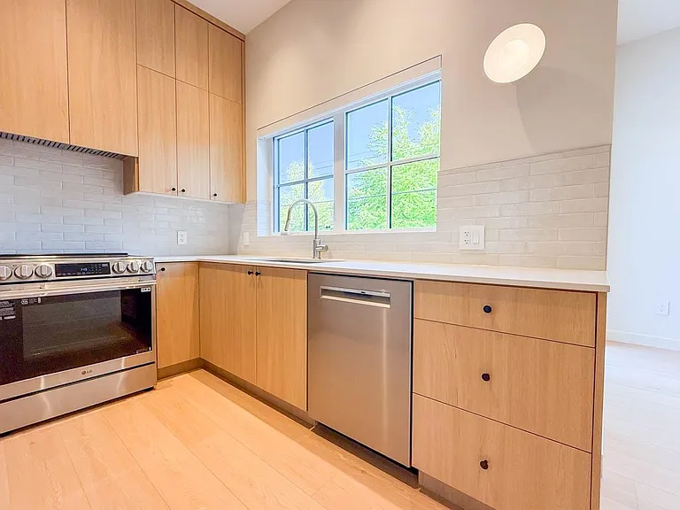 3038 Vine St — Photo 20