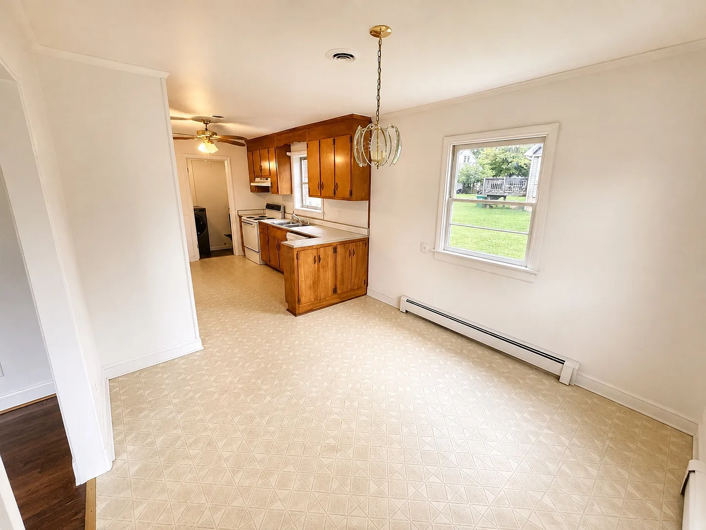 3 bed, 1212 sqft, $2,145 — Photo 3