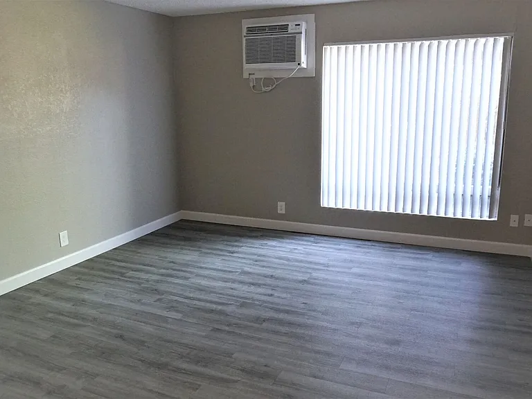 Rose Glen Apartments — Photo 10