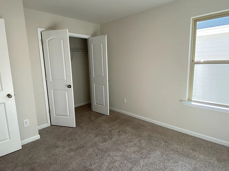 1004 Maylen Trce — Photo 26