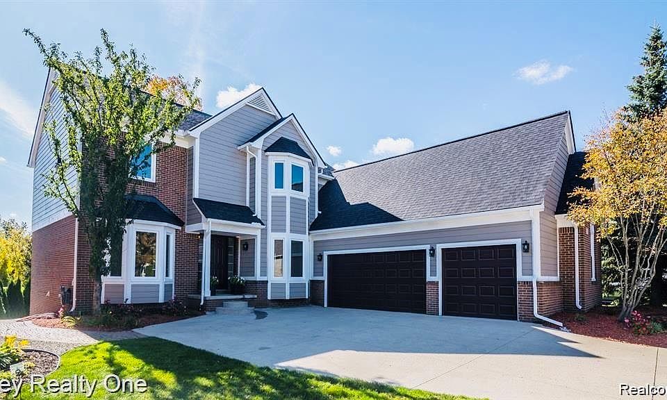 1st image of 59700 Glacier Ct