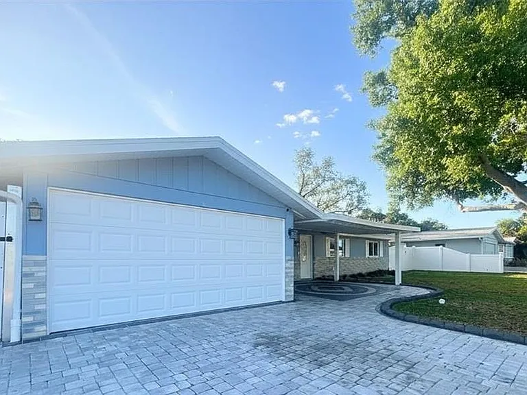5521 Yorkshire Way — Photo 2