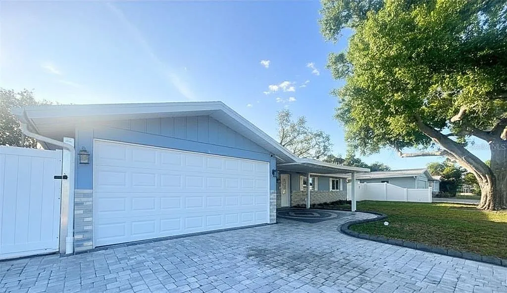 Building Photo - 5521 Yorkshire Way