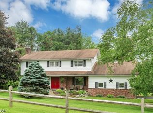 17 Manor Dr, Newton, NJ 07860