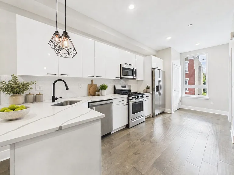 2449 Turner St — Photo 27