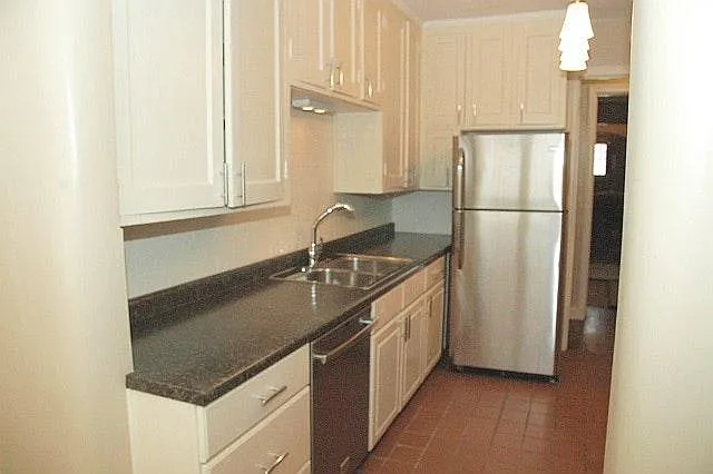 3 bed, 2.5 bath, 2150 sqft, $2,500 — Photo 3