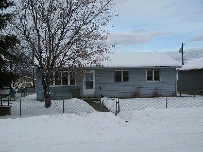 2nd image of 604 E Riggs St