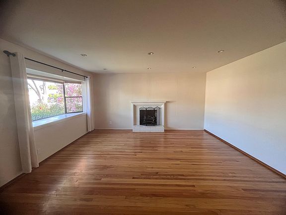 3rd image of 1328 Loyola Dr