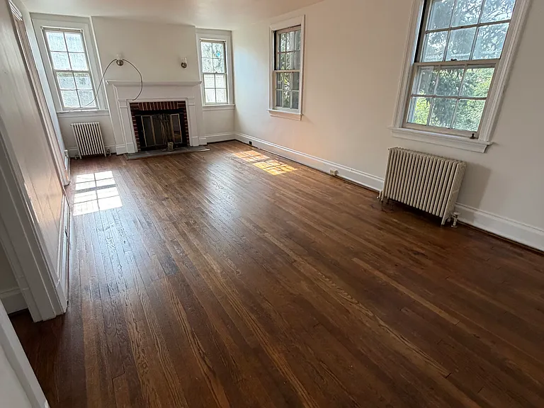 2303 Fontaine Ave #4 — Photo 1