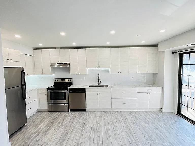 1486 W Jefferson Ave #JB — Photo 1