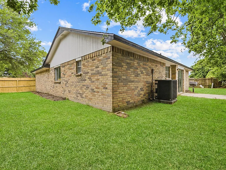 7310 Londres Dr — Photo 27