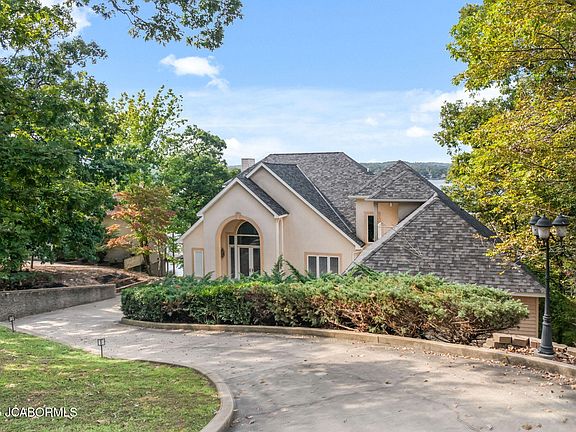 3rd image of 853 Sweetwater Dr