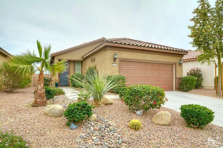 1st image of 81109 Avenida Vidrio