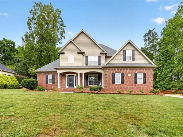 8915 Grove Park Dr, Oak Ridge, NC 27310