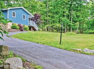 31 Seneca Rd, Mount Pocono, PA 18344