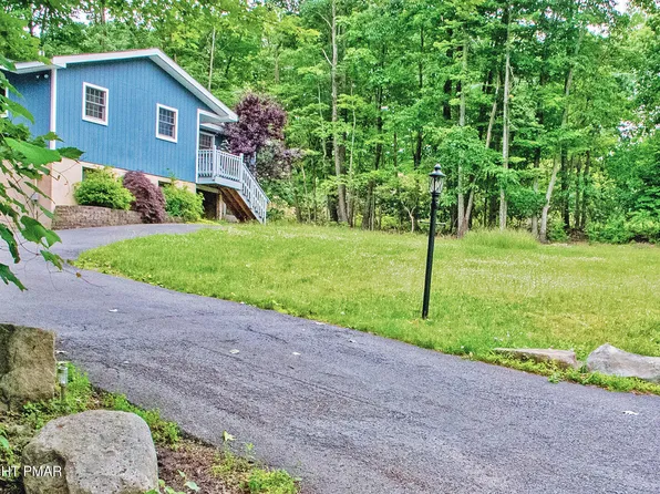 31 Seneca Rd, Mount Pocono, PA 18344