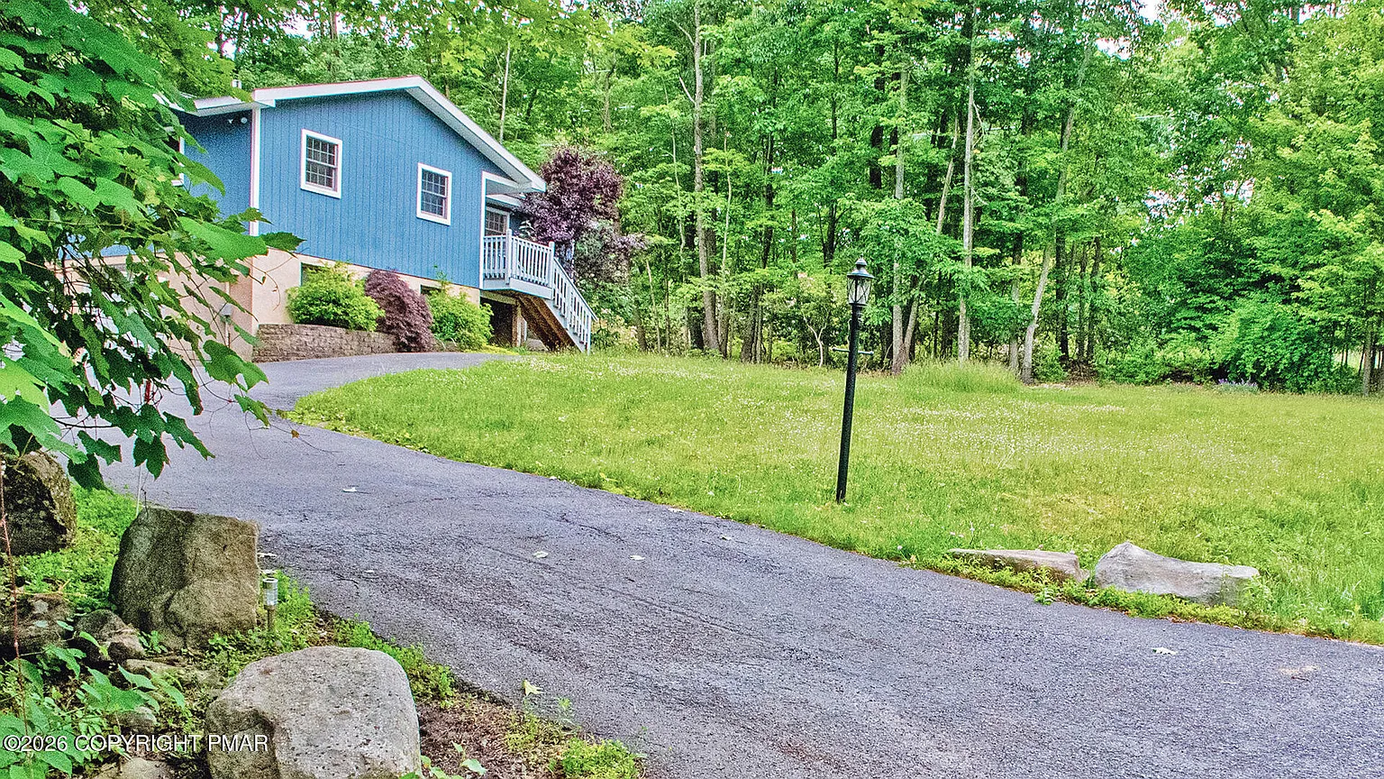 31 Seneca Rd photo 1