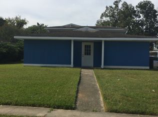1 Maple Ln, Saint Rose, LA 70087
