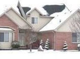 27340 Lilly Ct, Brownstown, MI 48183