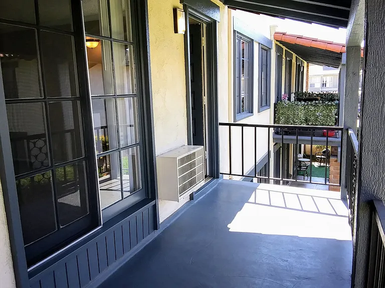 Tustin Villas — Photo 31