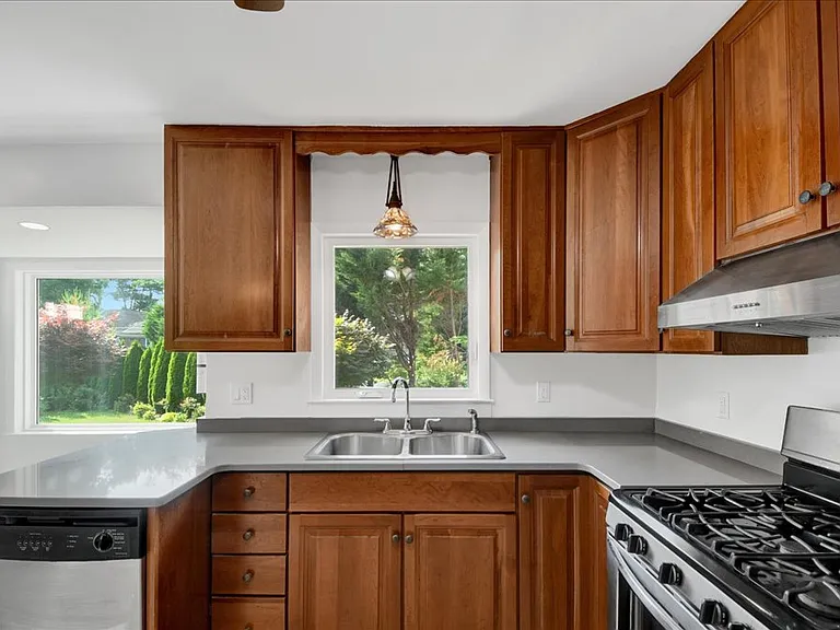 118 Van Etten Blvd — Photo 36