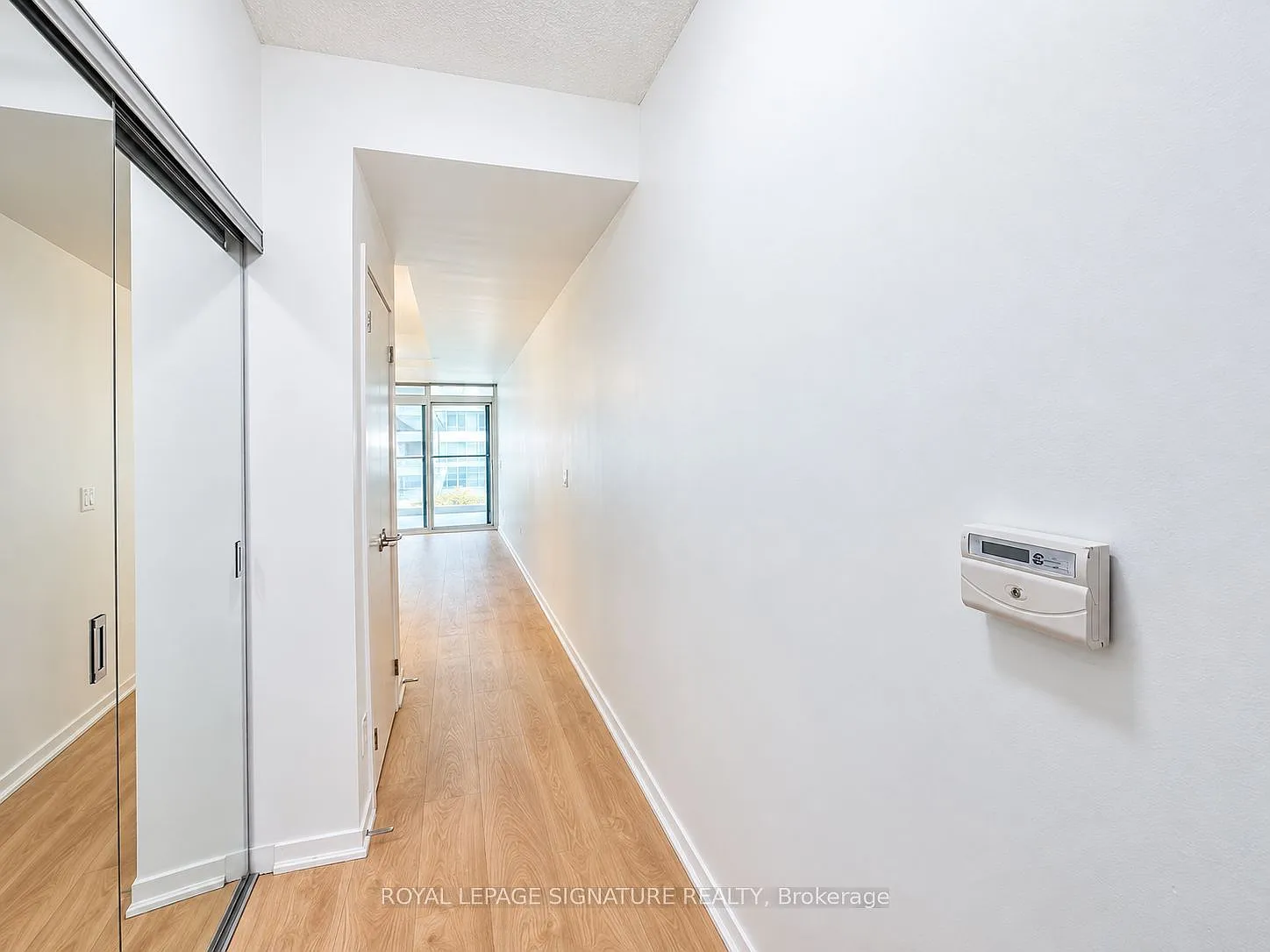 Bliss Condos — Photo 3
