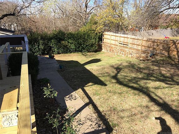 2nd image of 18661 Woodbriar Ln