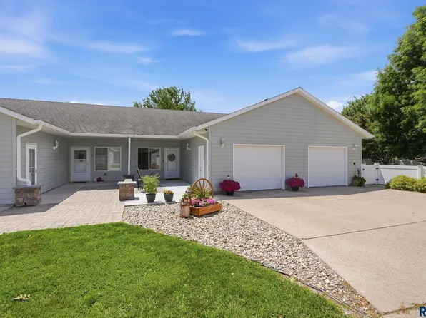 703 N Mundt Ave Unit 3, Hartford, SD 57033