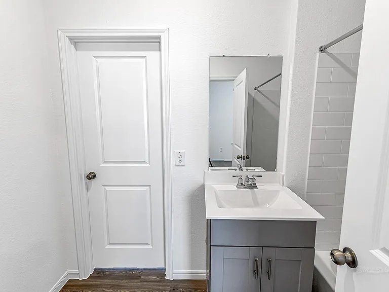 1029 Laguna Cove Dr — Photo 18