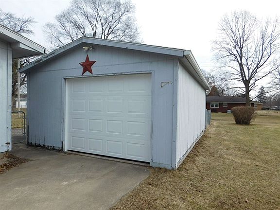 2nd image of 2524 Pleasant Plain Ave