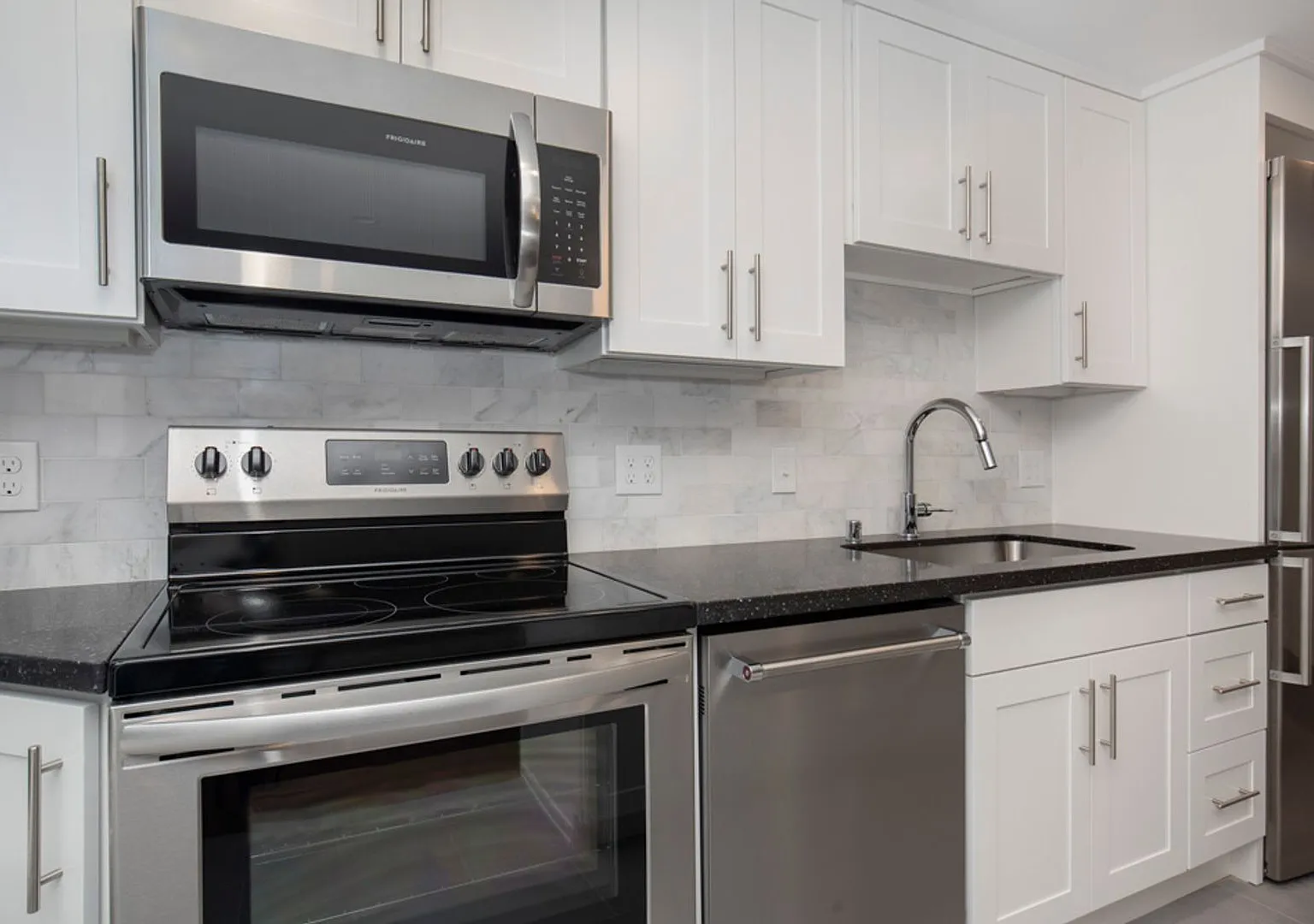 Aqua Terrazza Apartments — Photo 4